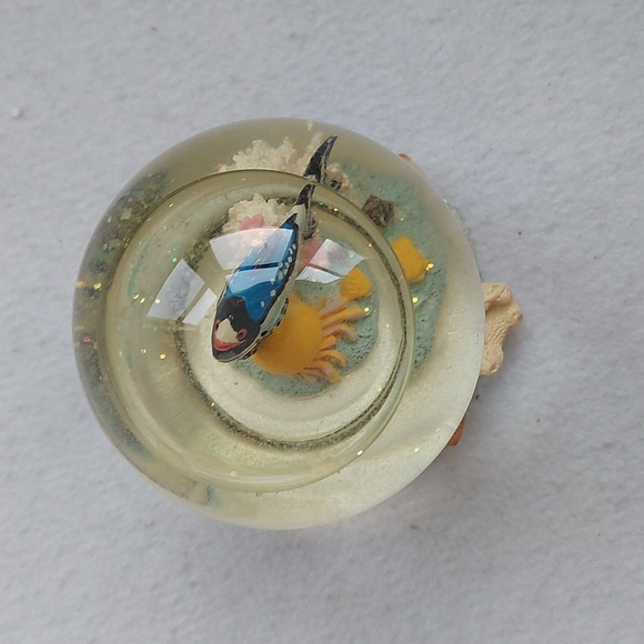 Fish waterball / snow globe NIB - Picture 5 of 9